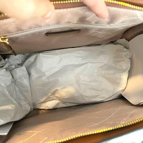 NWT Michael Kors XL Tote - Picture 11 of 12